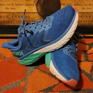 HOKA One Arahi 5 Womens Running Shoes